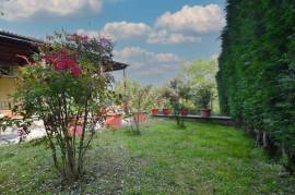 Apartment with garden