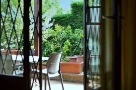 Apartment with garden