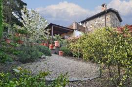 Apartment with garden