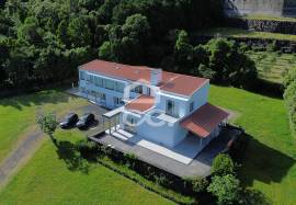 6 bedroom villa in the parish of Terra Chã