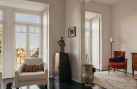 A French Art of Living in the Heart of Lisbon – Architect's Duplex between Estrela and the Parliament
