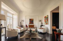 A French Art of Living in the Heart of Lisbon – Architect's Duplex between Estrela and the Parliament