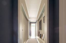 A French Art of Living in the Heart of Lisbon – Architect's Duplex between Estrela and the Parliament