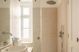 A French Art of Living in the Heart of Lisbon – Architect's Duplex between Estrela and the Parliament