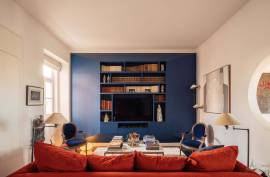 A French Art of Living in the Heart of Lisbon – Architect's Duplex between Estrela and the Parliament