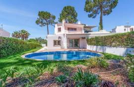 Exceptional Golf Course Residence in the Heart of Vilamoura
