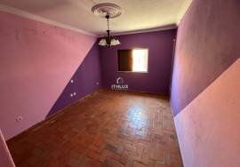 Mixed building for housing and commerce, with views and generous space in Tramaga.