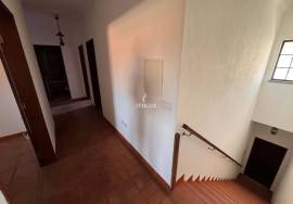 Mixed building for housing and commerce, with views and generous space in Tramaga.