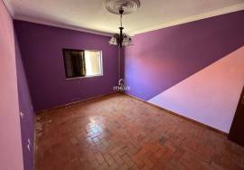 Mixed building for housing and commerce, with views and generous space in Tramaga.