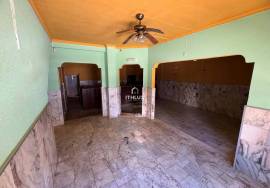 Mixed building for housing and commerce, with views and generous space in Tramaga.