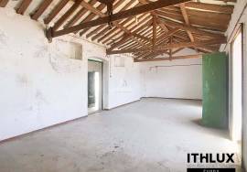 Property with premium location in the center of Campo Maior, with potential for 7 apartments and high profitability