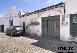 Property with premium location in the center of Campo Maior, with potential for 7 apartments and high profitability