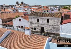 Property with premium location in the center of Campo Maior, with potential for 7 apartments and high profitability