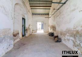 Property with premium location in the center of Campo Maior, with potential for 7 apartments and high profitability