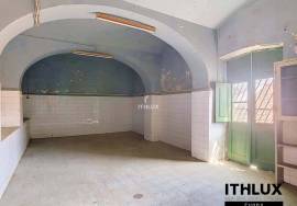 Property with premium location in the center of Campo Maior, with potential for 7 apartments and high profitability