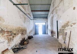 Property with premium location in the center of Campo Maior, with potential for 7 apartments and high profitability