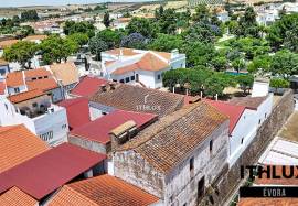 Property with premium location in the center of Campo Maior, with potential for 7 apartments and high profitability