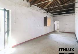 Property with premium location in the center of Campo Maior, with potential for 7 apartments and high profitability