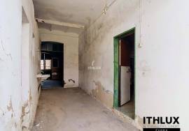 Property with premium location in the center of Campo Maior, with potential for 7 apartments and high profitability