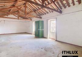 Property with premium location in the center of Campo Maior, with potential for 7 apartments and high profitability