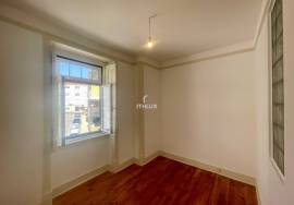 2 Bedroom Apartment - Rua dos Baldaques, Lisbon