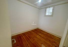 2 Bedroom Apartment - Rua dos Baldaques, Lisbon