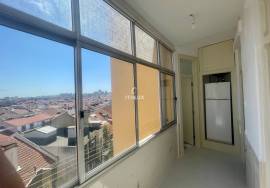 2 Bedroom Apartment - Rua dos Baldaques, Lisbon