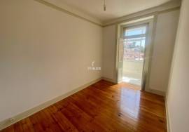 2 Bedroom Apartment - Rua dos Baldaques, Lisbon