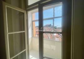 2 Bedroom Apartment - Rua dos Baldaques, Lisbon
