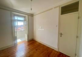 2 Bedroom Apartment - Rua dos Baldaques, Lisbon