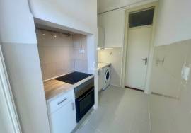 2 Bedroom Apartment - Rua dos Baldaques, Lisbon