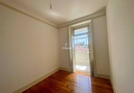 2 Bedroom Apartment - Rua dos Baldaques, Lisbon