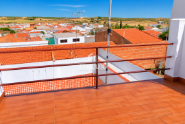 6 BEDROOM HOUSE WITH PATIO IN VILLALBA DE LOS BARROS