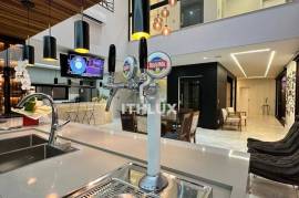 Luxury Villa with 3 Suites, Elevator and Heated Pool | Casalbuono Condominium, Limeira