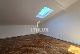T2 Duplex Fully Renovated with 6 Rooms – Next to the Amadora East Metro