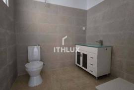 T2 Duplex Fully Renovated with 6 Rooms – Next to the Amadora East Metro