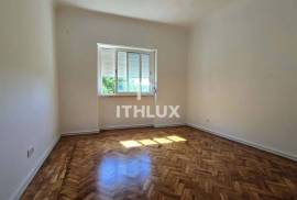 T2 Duplex Fully Renovated with 6 Rooms – Next to the Amadora East Metro