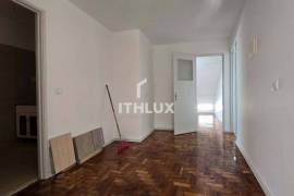 T2 Duplex Fully Renovated with 6 Rooms – Next to the Amadora East Metro