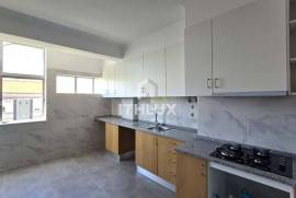 T2 Duplex Fully Renovated with 6 Rooms – Next to the Amadora East Metro