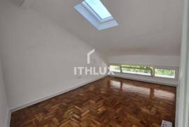 T2 Duplex Fully Renovated with 6 Rooms – Next to the Amadora East Metro