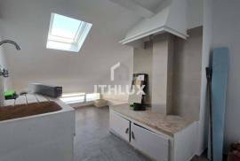 T2 Duplex Fully Renovated with 6 Rooms – Next to the Amadora East Metro