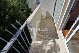T2 Duplex Fully Renovated with 6 Rooms – Next to the Amadora East Metro