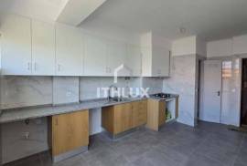 T2 Duplex Fully Renovated with 6 Rooms – Next to the Amadora East Metro