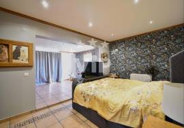 ALBUFEIRA - GALE - 3 BED TOWHOUSE INCLUDING A SEPARATE APARTMENT - COMMUNAL SWIMMING POOL
