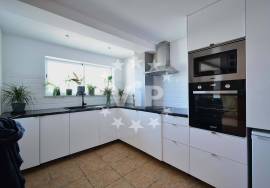 ALBUFEIRA - GALE - 3 BED TOWHOUSE INCLUDING A SEPARATE APARTMENT - COMMUNAL SWIMMING POOL