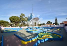 SUCCESSFUL COMMERCIAL BUSINESS - SWIMMING POOL BAR AND RESTAURANT - 15 HOLE CRAZY GOLF COURSE