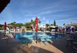 SUCCESSFUL COMMERCIAL BUSINESS - SWIMMING POOL BAR AND RESTAURANT - 15 HOLE CRAZY GOLF COURSE