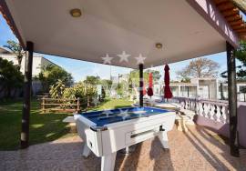 SUCCESSFUL COMMERCIAL BUSINESS - SWIMMING POOL BAR AND RESTAURANT - 15 HOLE CRAZY GOLF COURSE