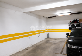 High-Quality 2-Bedroom Apartment with Balcony and Parking – Central Loulé