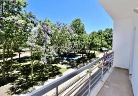 High-Quality 2-Bedroom Apartment with Balcony and Parking – Central Loulé
